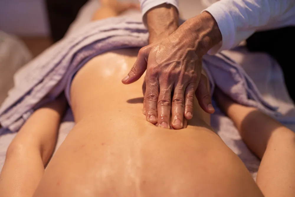 Massage du dos en cours